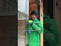 Bekijk deze glazen schuifwand in een luxe overkapping!🪟