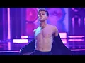Download Lagu DWTS-prof geeft toe dat hij 'veel spijt' had nadat hij een beroemdheid had gevraagd om shirtloos ...
