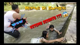 serunya mandi di sungai dan ketemu sesuatu yang mengejutkan
