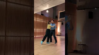 بولئوی خطی از موقعیت اوچو به جلو تانگو رقص 