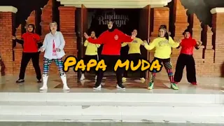 Download GOYANG PAPA MUDA GELENG GELENG TIK TOK MP3