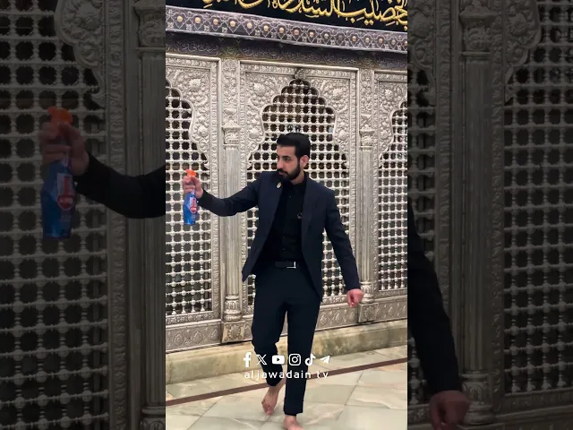 ⁣خدم الإمامين الجوادين متشرفين بخدمة غسل الضريح المبارك للإمامين الجوادين (ع)