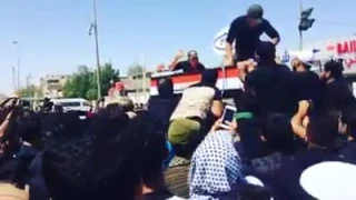 شاهد يوسف عبد الرحمن كيف يؤدي التحيه الى الشهيد علي نجم الموالي الله يرحمك خويه يابطل 