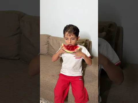 العيلة عم تطلب طلبات وانا عم اكل:😡
