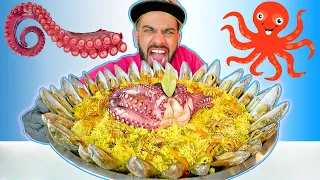 تحدي اكل اخطبوط كبير على برياني اخطبوطات صغيرة ومحار بوزن ٦ كيلو Giant Octopus Paella Challenge 