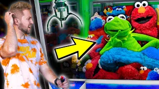 Download Kermit the Frog and Elmo Play HIDE \u0026 SEEK at Arcade! MP3