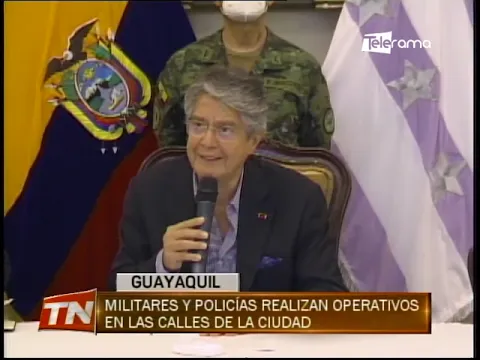 Militares y policías realizan operativos en las calles de la ciudad