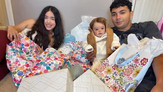 ABRIENDO LOS REGALOS DE MI BODA REBORN CON MI ESPOSO 