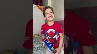 لما إبن أختك بطنو تكركب ويهريك بمب 