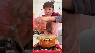 بيعمل نودلز بطريقة مميزة دندنها