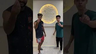 التوينز حب يعمل قمر في اوضته بس 