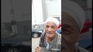 الشرقاوى يسأل الملياردير بيل جيتس انت قولت للناس دي ايه خلتهم يمشو     دندنها