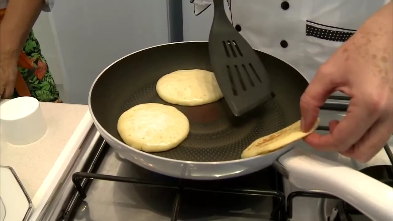 APRENDA A FAZER PANQUECA AMERICANA