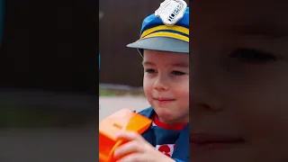 الشرطي والسجن Shorts 