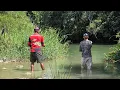 Download Lagu Pescando con lombriz enormes guapotes y cocinando con leña a la orilla del rio