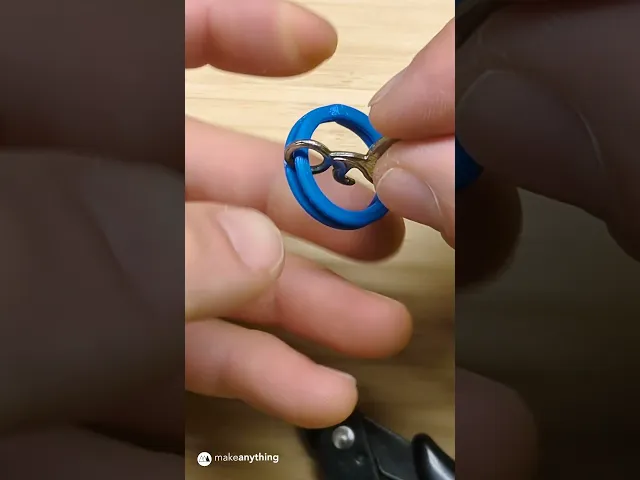 EZPZ Keyring Triangle 25mm and 32mm // Keychain Ring video thumbnail