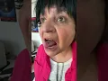 Lagu La mère de Timothée a fait un malaise dans mon studio !
