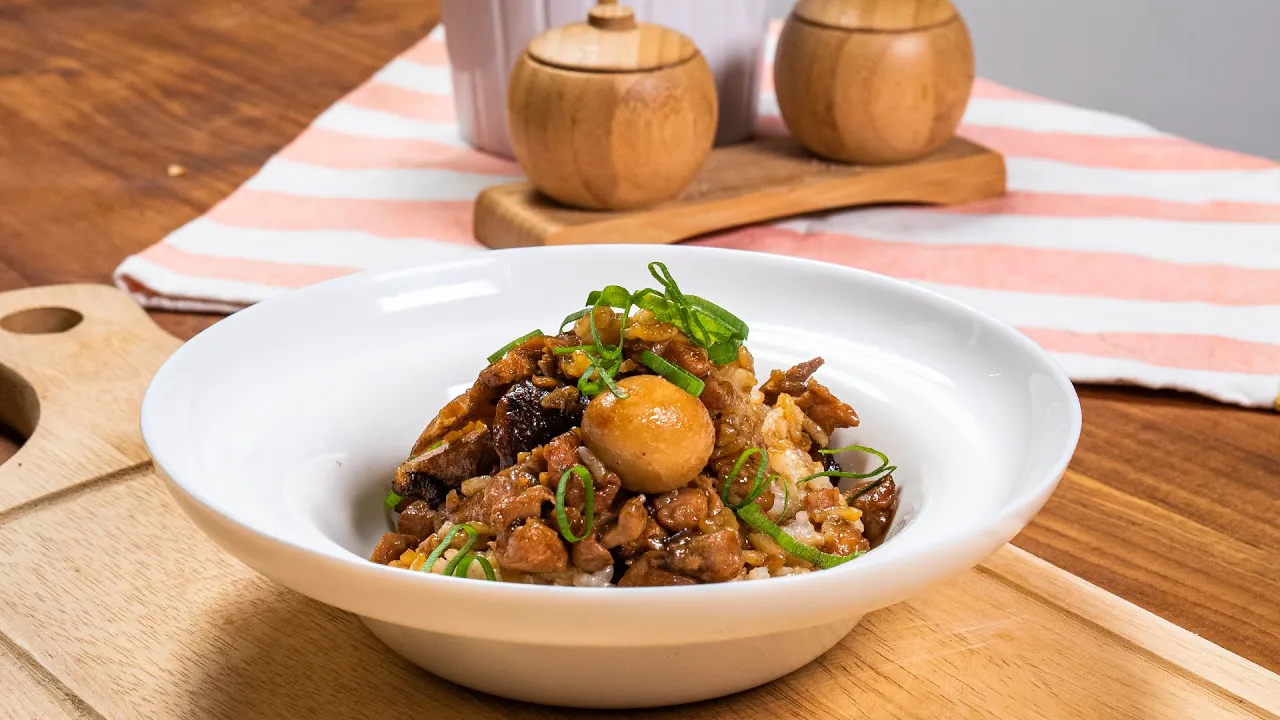 Tidak Digoreng, Cukup Pakai Rice Cooker! Resep Nasi Ayam Favorit Singapura