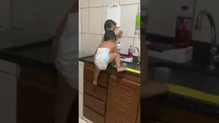 اعتزلت الامومة اطفال مشاغبين دندنها