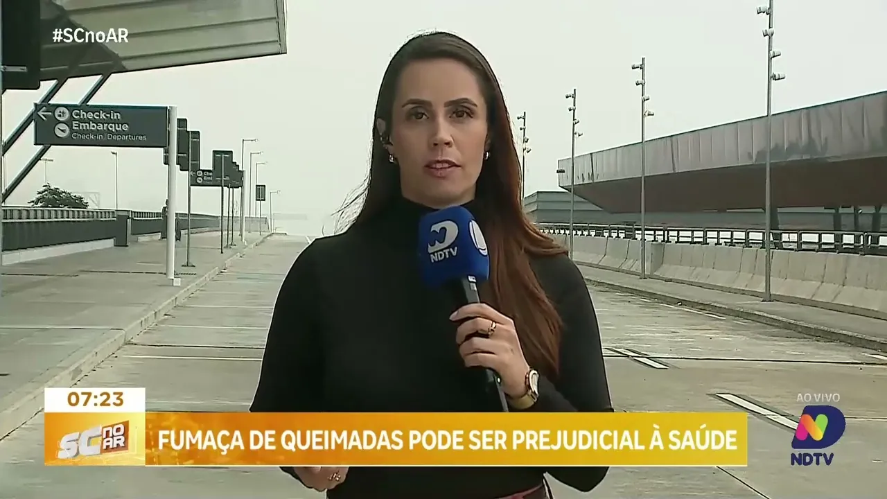 Nevoeiro e fumaça de queimadas na Amazônia aparecem no céu em SC