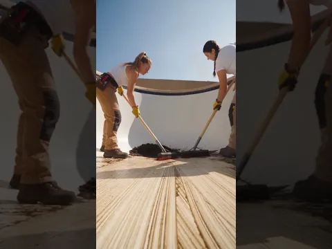 يحتاج مسبح هذا الزوجين المسنين إلى تجديد جذري 🫣