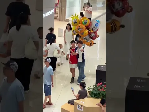 He Secretly Attached Many Balloons to His Friend!