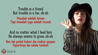 trouble is a friend lenka lyrics video dan terjemahan 