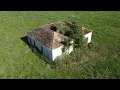 Download Lagu FOTOGRAFIA NA PAREDE DE 1984 MARCA A HISTÓRIA DESSA  CASA ABANDONADA