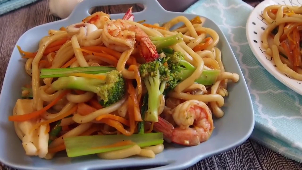 Super Easy Black Pepper Seafood Udon   Japanese Chow Mein   Japanese Noodle Recipe