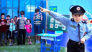 شرطة الاطفال الابطال تمسك الحرامي وتضعه بالسجن 85 اطفال اغانى العاب شرطة 