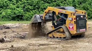 Spreading Dirt with a CAT 239D