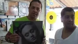 NANDO CARLOS VISITA A NOVA LOJA DE DISCOS NO RIO, A 12 INCHES