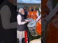 Download Lagu PM Modi tries his hand on 'Dhol' with Indian community in Glasgow