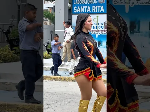 Una bastonera top en desfile viral ❤️✅ #desfile