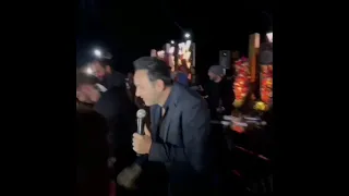 مصطفى قمر يغني السود عيونه في إحدى الحفلات 