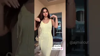 منة عرفة تستعرض ملابس الصيف 