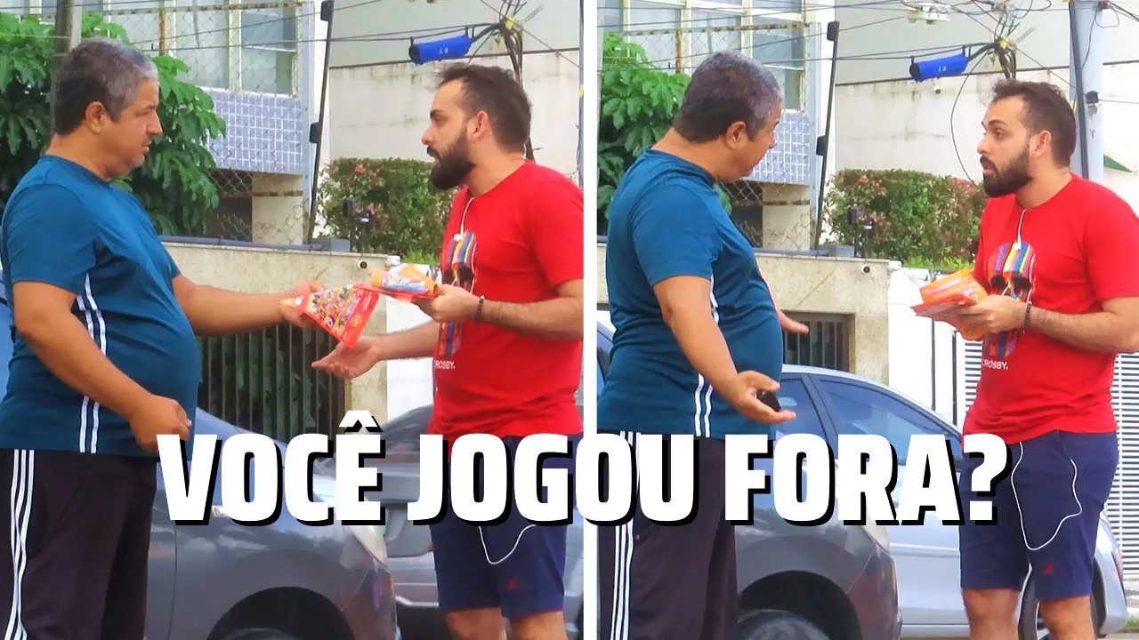 ENTREGANDO PANFLETO NA RUA E RECLAMANDO COM QUEM JOGOU FORA : MANDE A SUA #245
