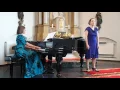 Avé Maria van Bach-Gounod door sopraan Natalie Merfort op het muziekpodium van de  Mariakapel