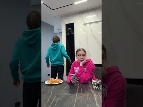 Они смотрят мой 📱?