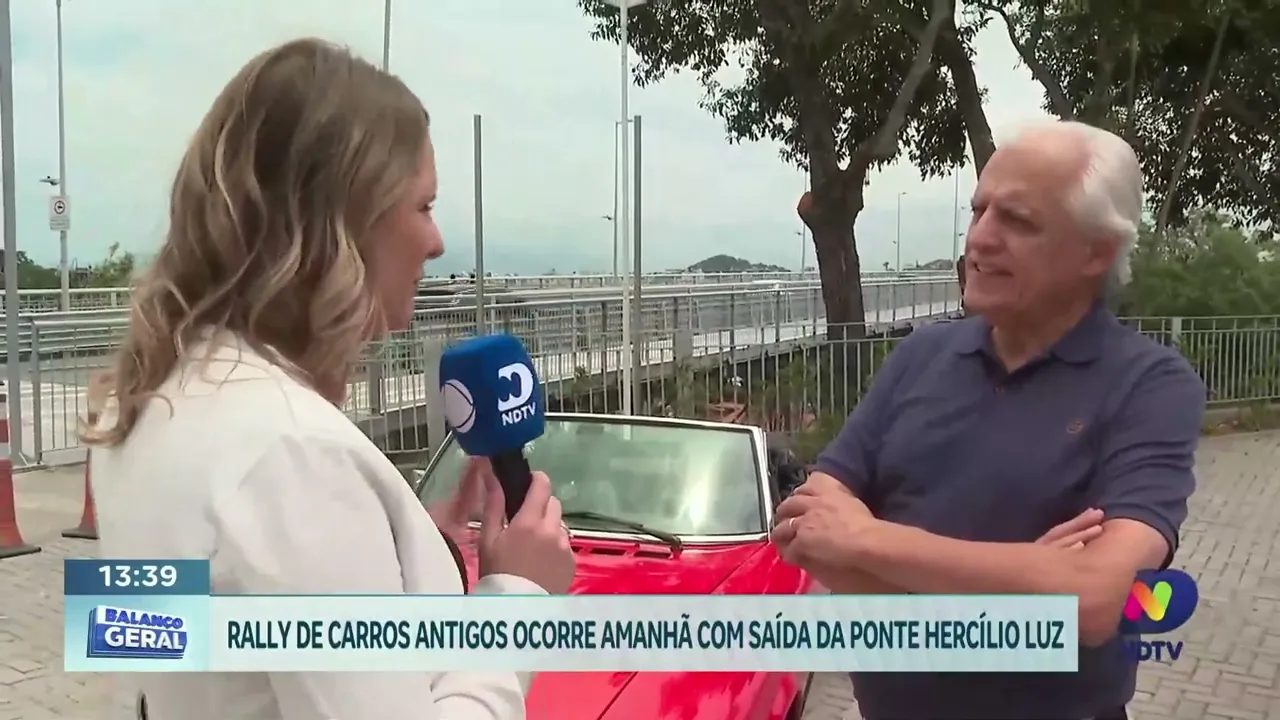 Passeio nostálgico: carros antigos tomam as ruas de Florianópolis em rally exclusivo