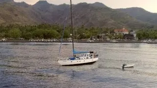 A down side to living on a MONOHULL Episode 115 (Sailing Catalpa)