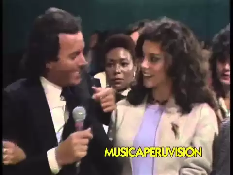 Download MP3 JULIO IGLESIAS- VOLVER A EMPEZAR- 1981 EN VIVO