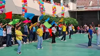Promoción de bachillerato bailando colegio Santísima Trinidad Sonsonate El Salvador