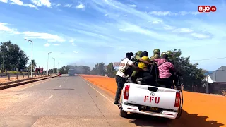 polisi kigoma wawashikilia vijana kadhaa baada ya bodaboda kuchoma lori