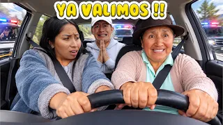 DOS MUJERES AL VOLANTE  (Mami Lica manejando)