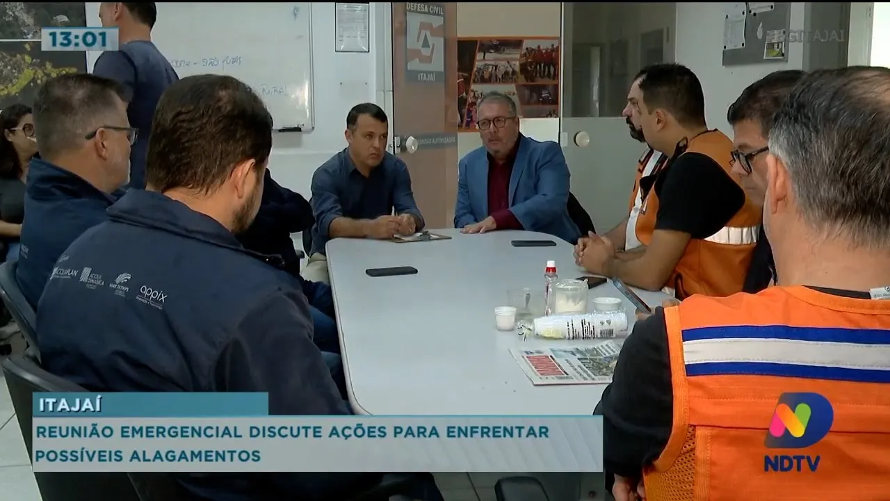 Reunião emergencial discute ações para enfrentar possíveis alagamentos na cidade
