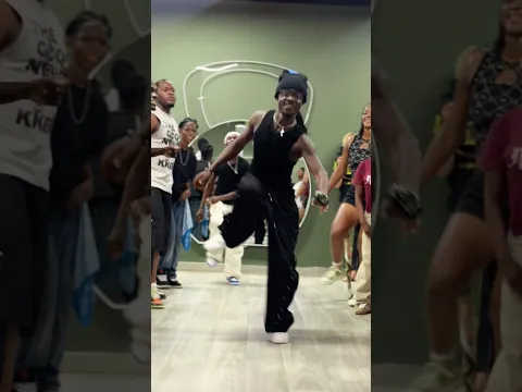 Realcesh dances to Baloteli by Kofi mole at DWPACADEMY dance class