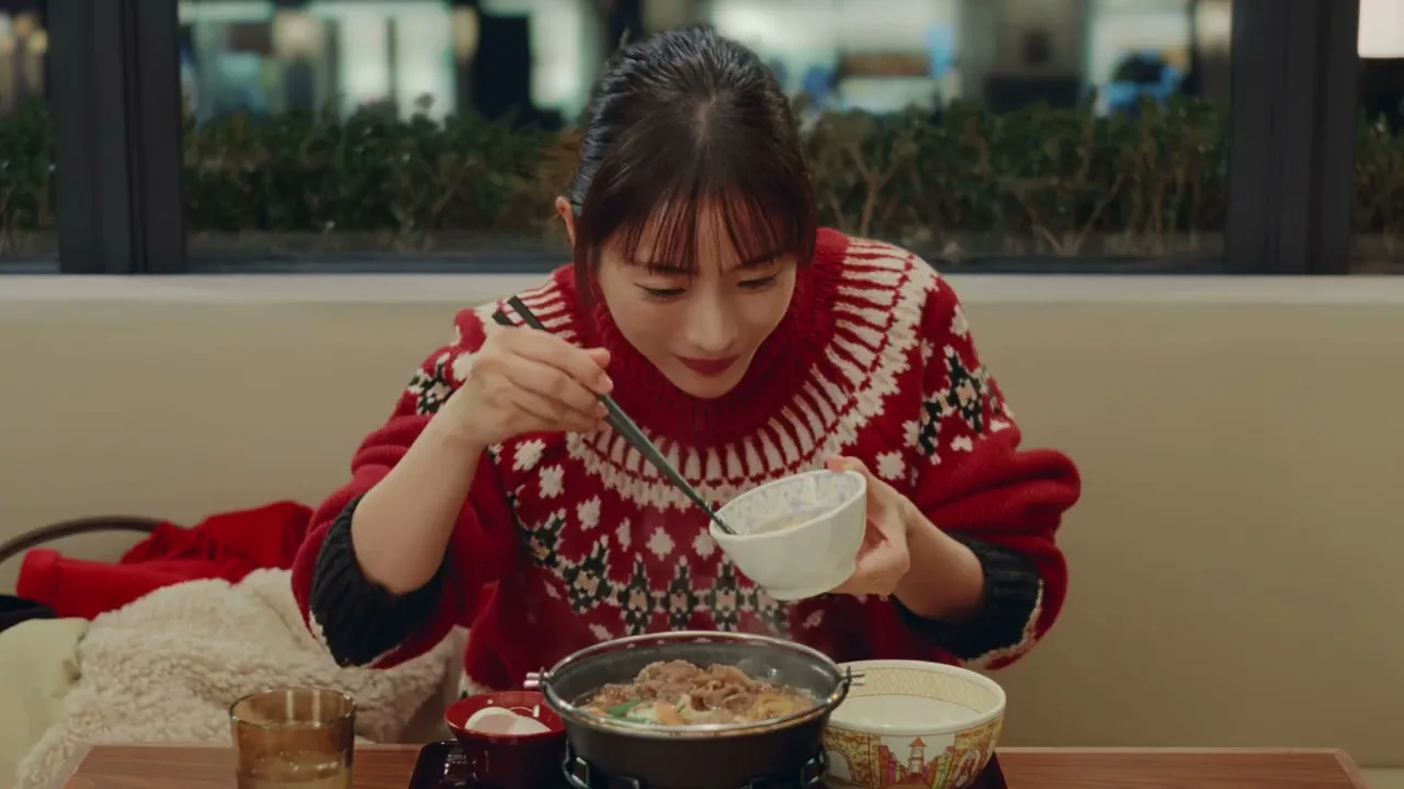 すき家のCM。定番から期間限定メニューまでを紹介するCM