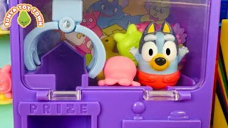 Baby Bluey Trapped Inside The Claw Machine | Pretend Play with Bluey Toys