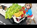 Download Lagu Singe Bon Bon conduit pour aller acheter des fruits arc en ciel avec un adorable petit singe